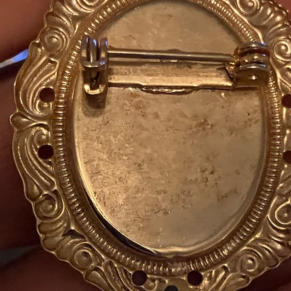 CAMEO BROOCH 1 1/2” long - Picture 8 of 12